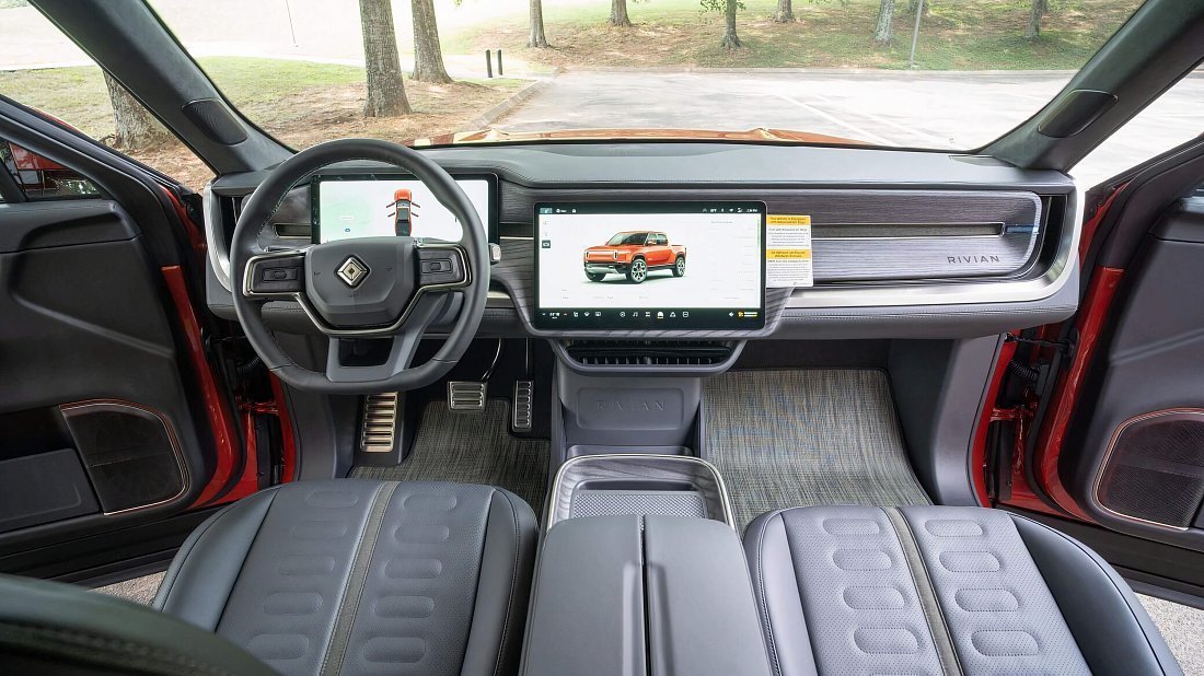 Rivian R1T Quad-Motor AWD Large (2022-…) interior, front seat, driver seat, dashboard, steering wheel, infotainment, cockpit