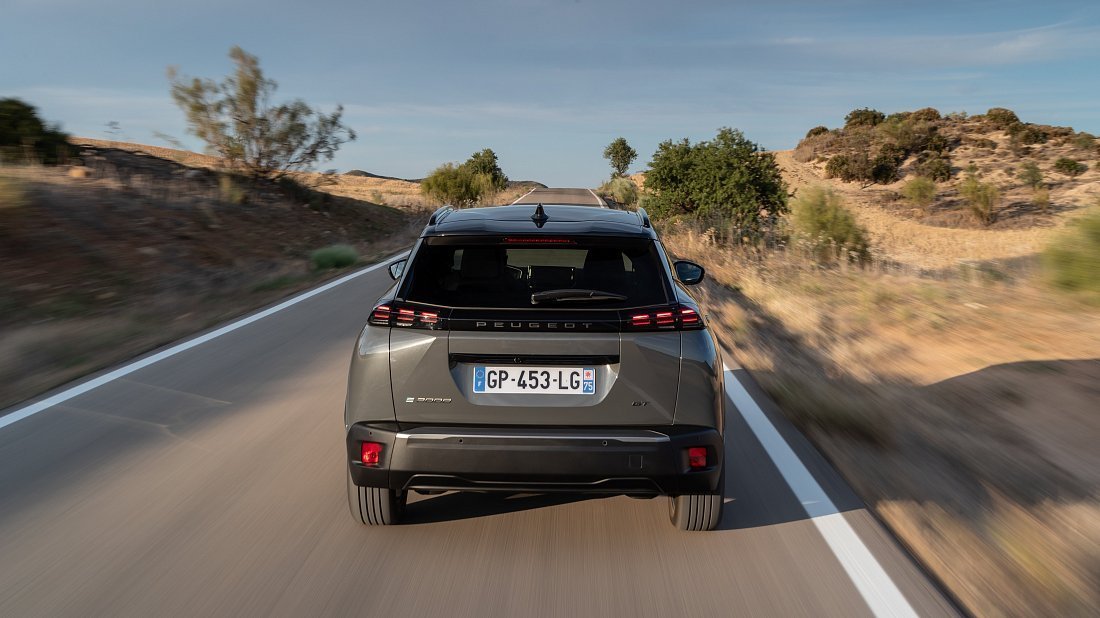 Peugeot e-2008 50 kWh (2023-…) rear view, taillights, trunk, spoiler, badge, bumper, exterior