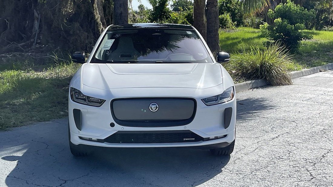Jaguar I-Pace EV400 (2020-2024) front fascia photo, grille, headlights, bumper, exterior