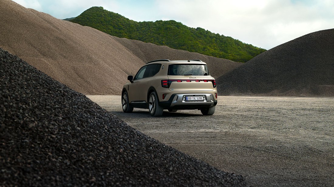 Smart #5 Pro+ (2025-…) rear quarter photo, three-quarter view, diagonal, exterior