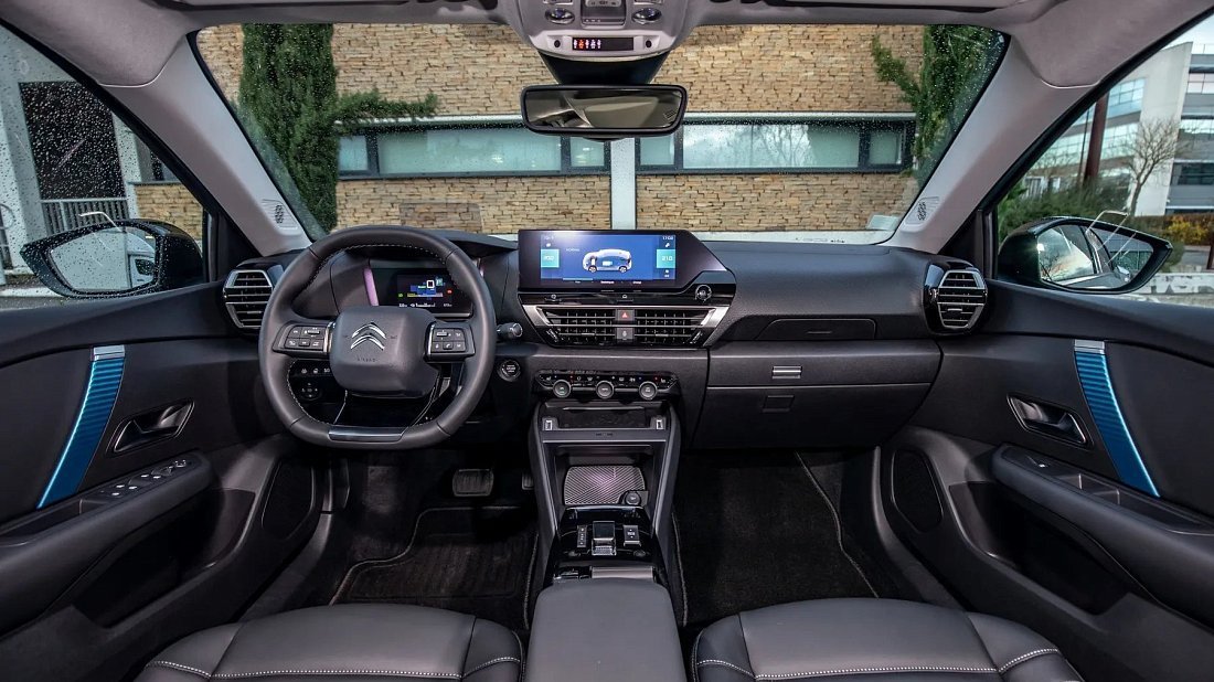 Citroën e-C4 50 kWh (2020-2024) interior, front seat, driver seat, dashboard, steering wheel, infotainment, cockpit