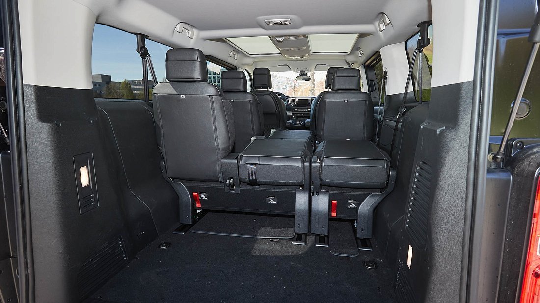 Opel Zafira Electric Life L 50 kWh (2020-2024) trunk, boot, expanded, folded seats, maximum volume, max cargo, max capacity, max storage