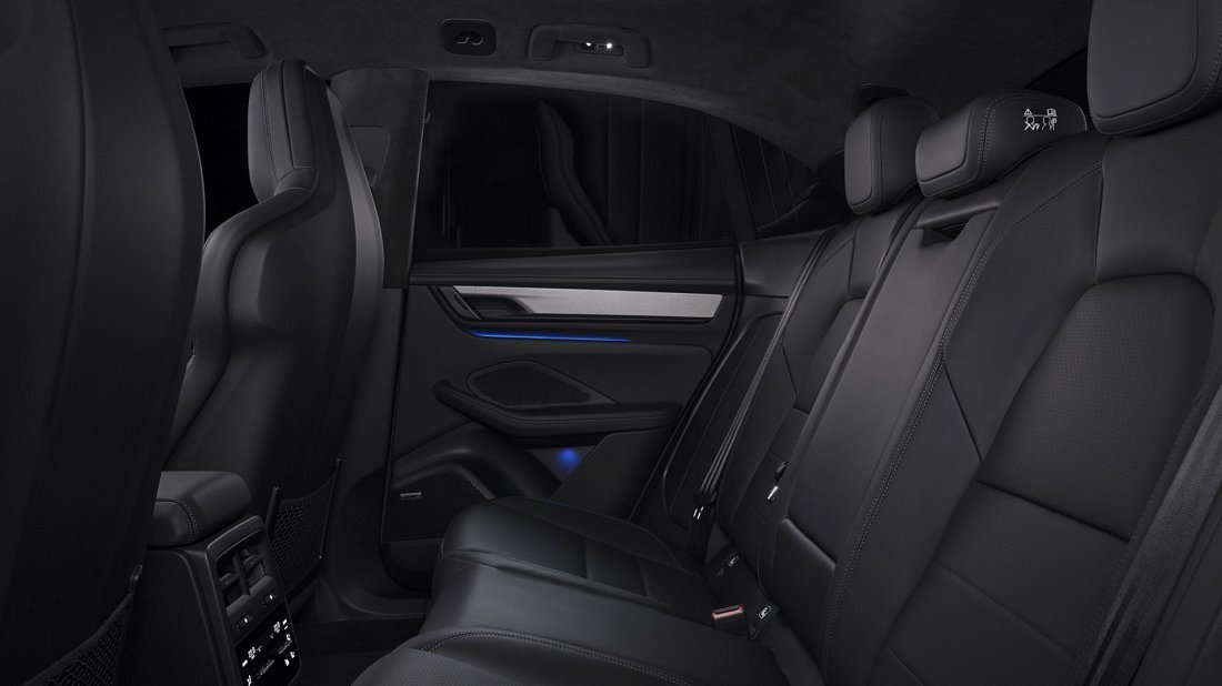 Porsche Macan 4S Electric (2024-…) rear seats, back seats, passenger seats, legroom, headroom, interior