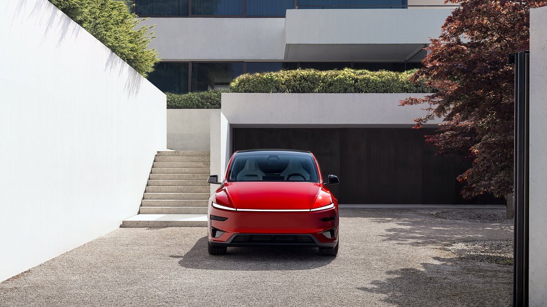 Tesla Model Y Performance (2025-...) front fascia photo, grille, headlights, bumper, exterior