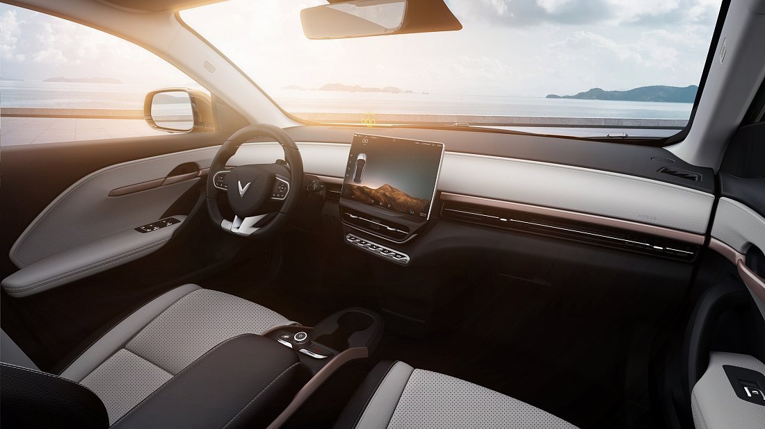 VinFast VF 6 Plus (2024-…) interior photo, front seat, driver seat, dashboard, steering wheel, infotainment, cockpit