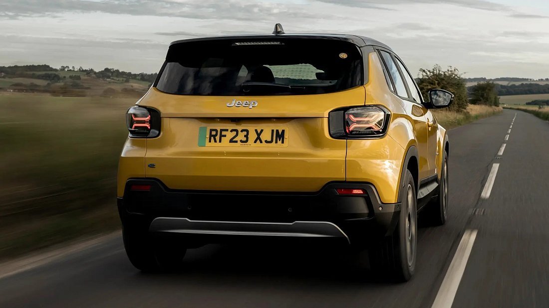 Jeep Avenger Electric (2023-…) rear quarter, three-quarter view, diagonal, exterior