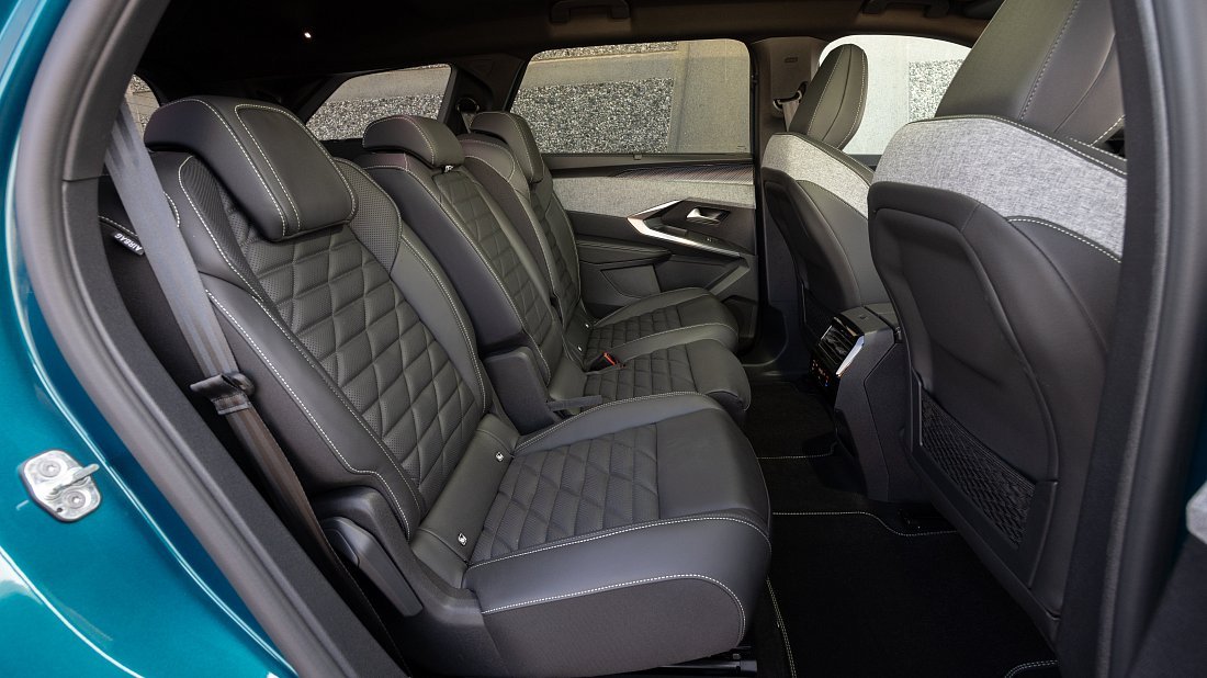 Peugeot e-5008 73 kWh FWD (2024-…) rear seats, back seats, passenger seats, legroom, headroom, interior