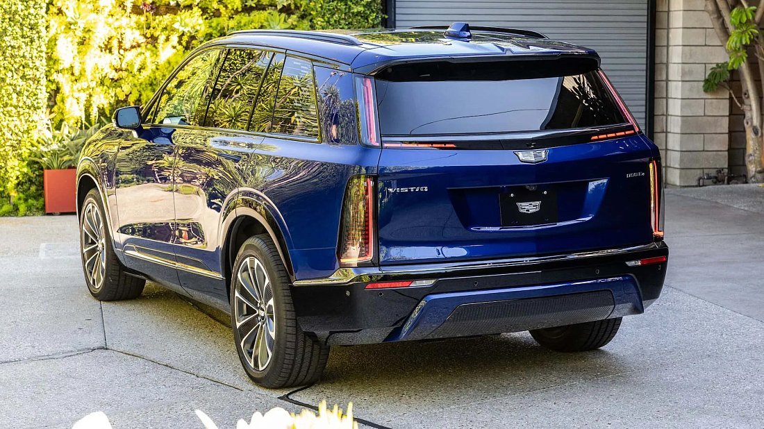 Cadillac Vistiq AWD (2025-…) rear quarter, three-quarter view, diagonal, exterior