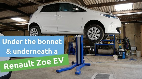Video: What&#39;s under the bonnet in a Renault Zoe electric vehicle?