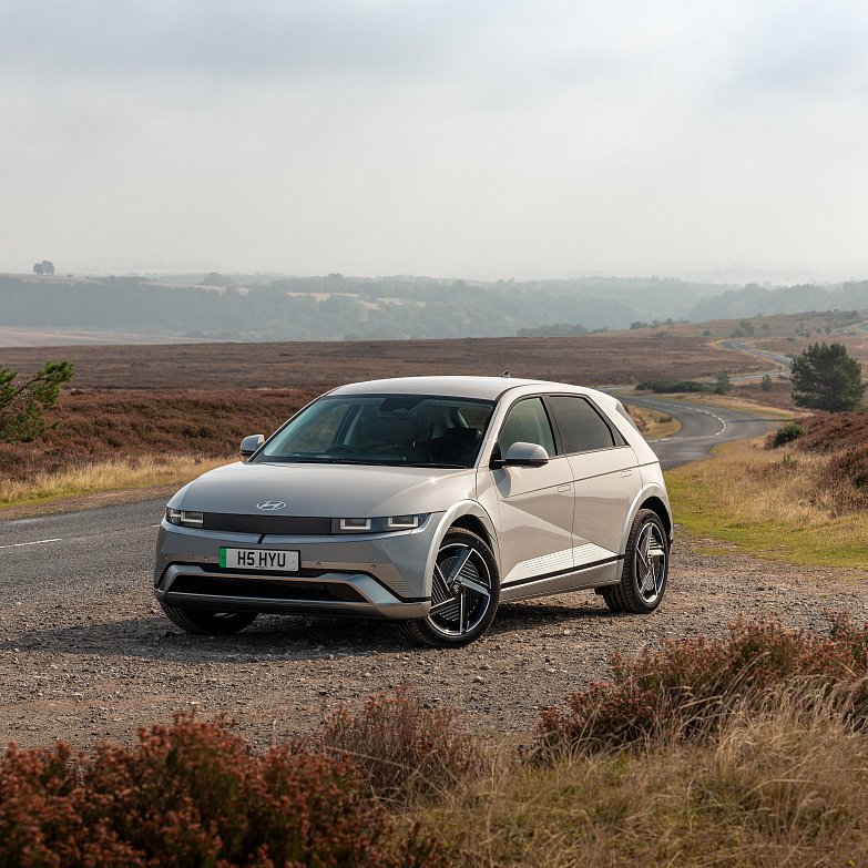 Hyundai Ioniq 5 Standard Range RWD 2025 - Electric SUV USA Overview ...