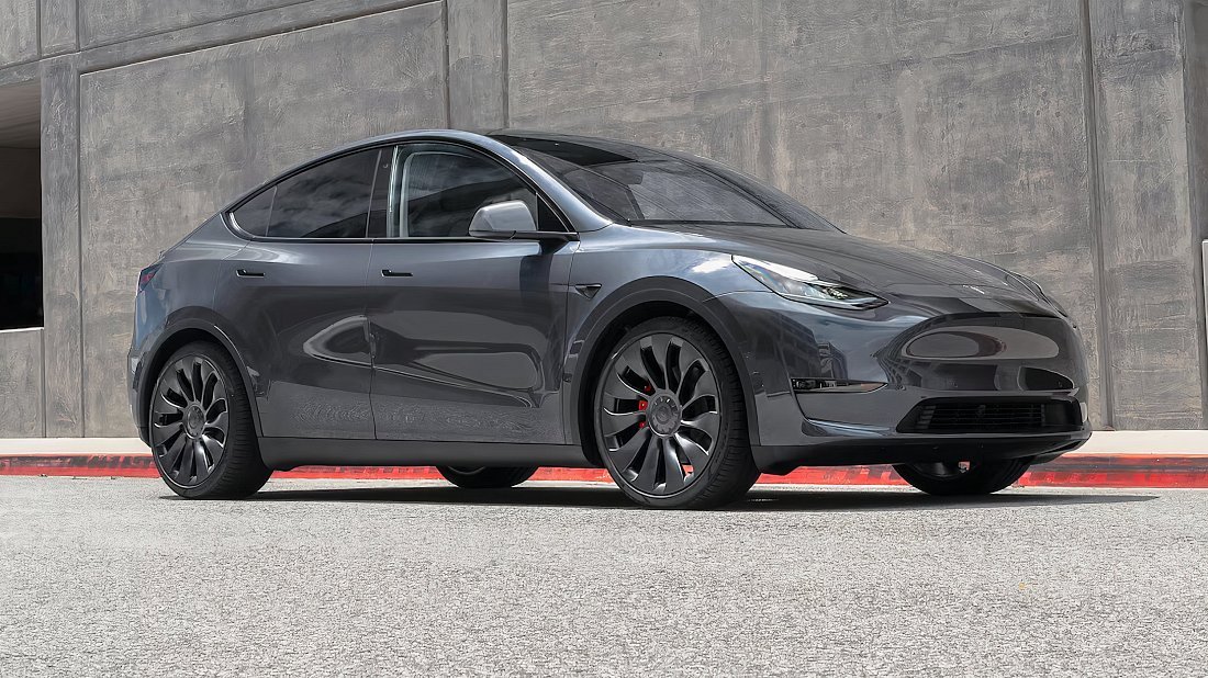 Photo of Tesla Model Y Performance (2020-…) (1 slide)