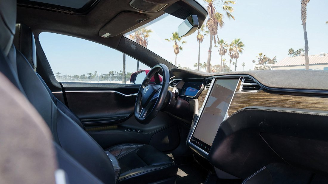 Tesla Model S 85 (2012-2016) interior, front seat, driver seat, dashboard, steering wheel, infotainment, cockpit