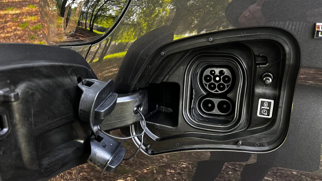 Toyota Proace Verso Electric L 75 kWh (2021-2024) charge port Europe, charging, inlet, plug, connector