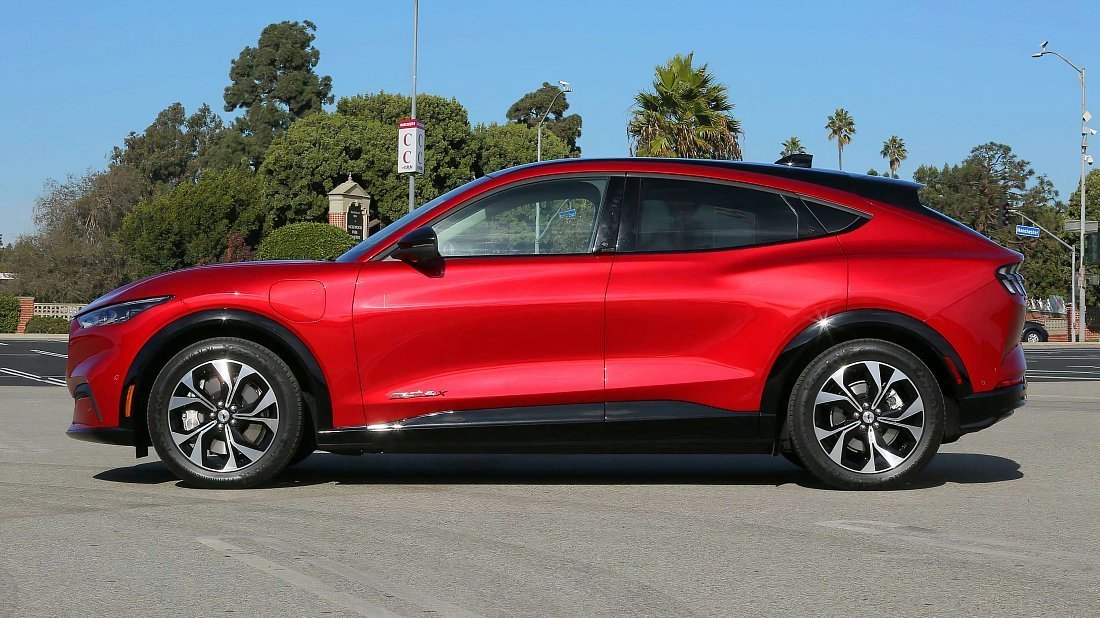 Ford Mustang Mach-E Extended Range AWD (2023-…) side profile, silhouette, doors, wheels, exterior