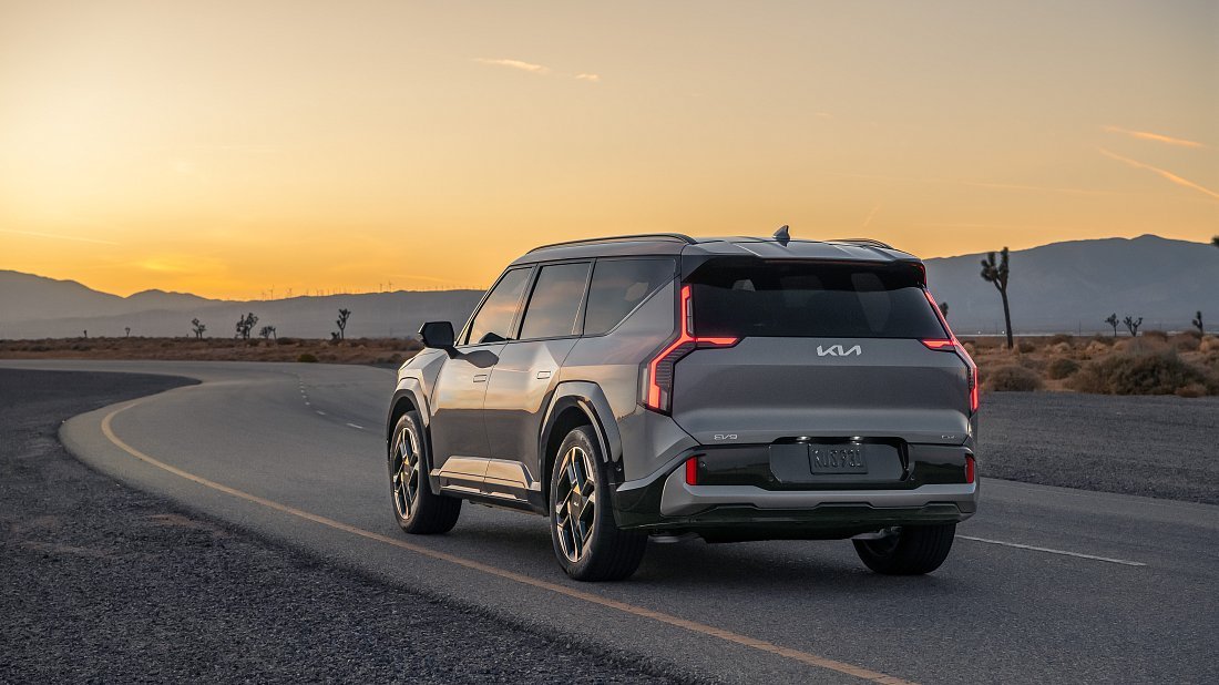 Kia EV9 GT (2025-…) rear quarter, three-quarter view, diagonal, exterior