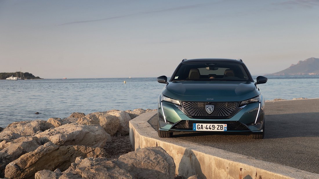 Peugeot e-308 Station Wagon (2023-…) front fascia, grille, headlights, bumper, exterior