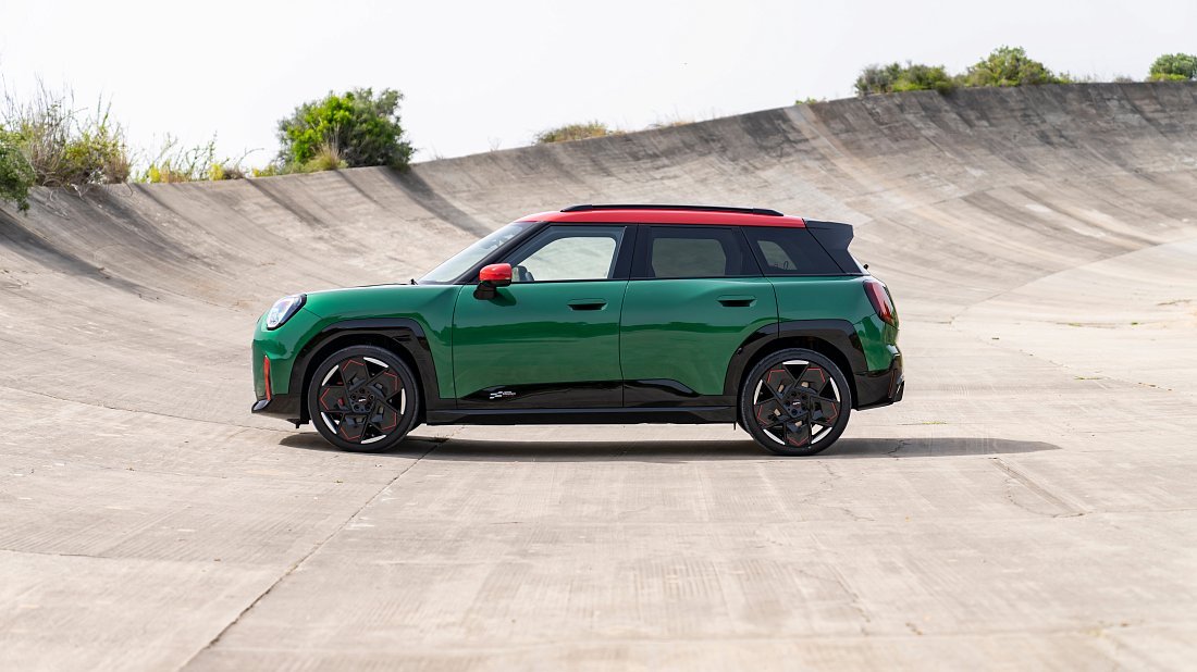 Mini Aceman JCW (2024-…) side profile photo, silhouette, doors, wheels, exterior