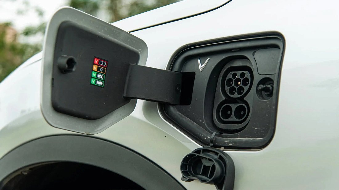 VinFast VF 8 Plus (2024-…) charge port Europe, charging, inlet, plug, connector