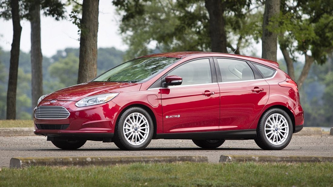 Ford Focus Electric 33 kWh (2017-2018) front view, front quarter, diagonal, exterior