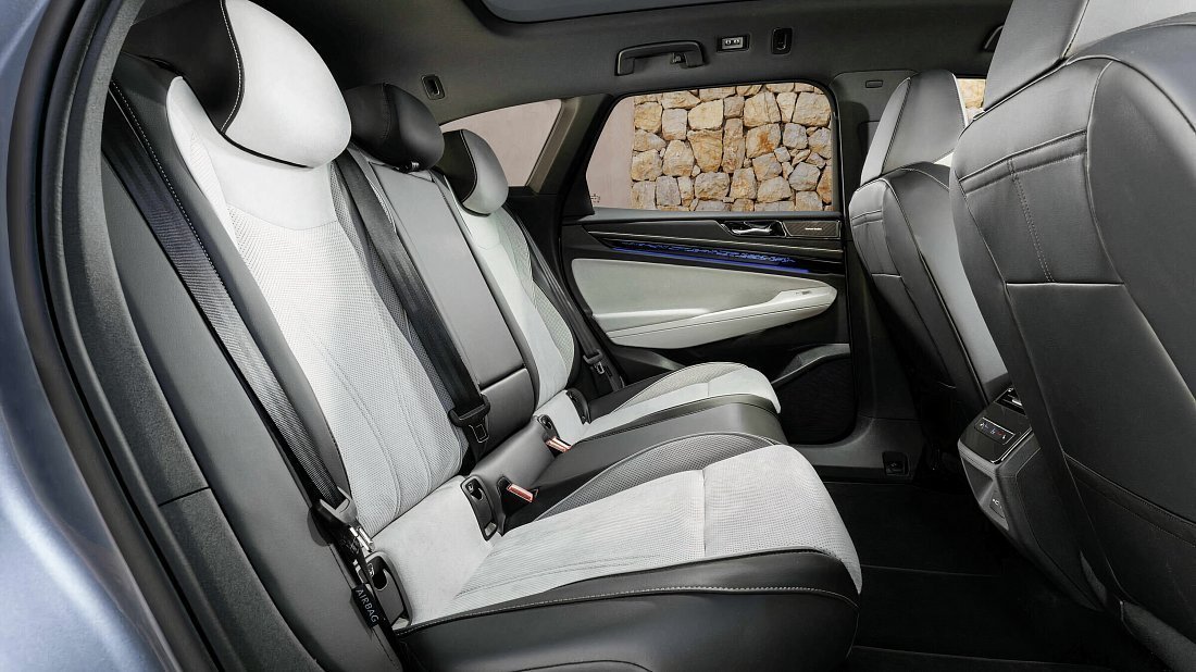 Volkswagen ID.7 Tourer Pro (2024-…) rear seats, back seats, passenger seats, legroom, headroom, interior