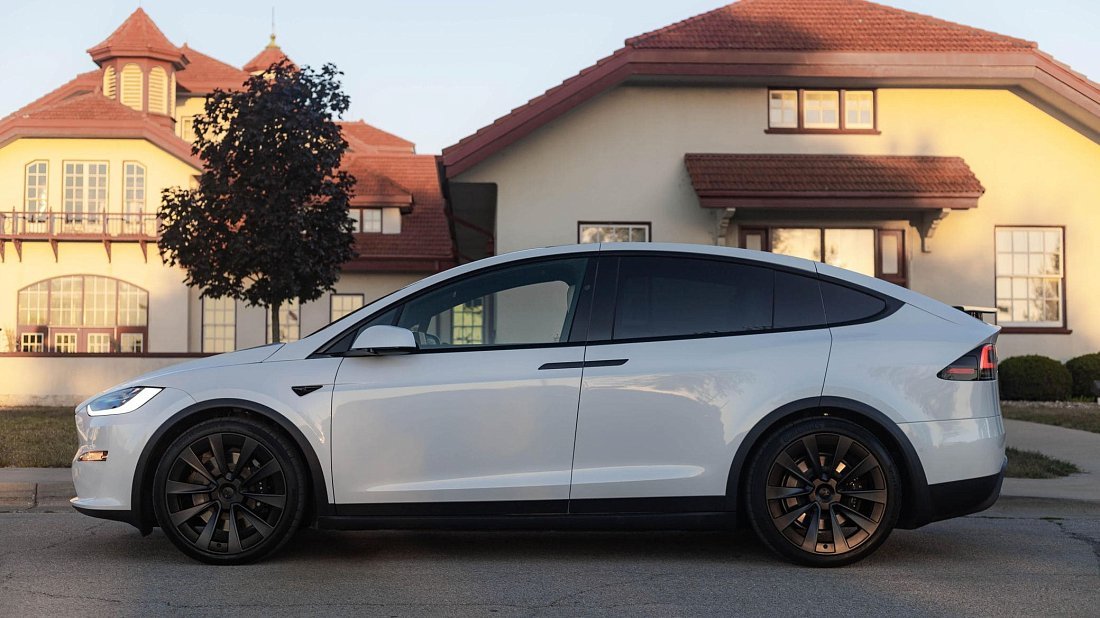Tesla Model X Plaid (2025-…) side profile, silhouette, doors, wheels, exterior