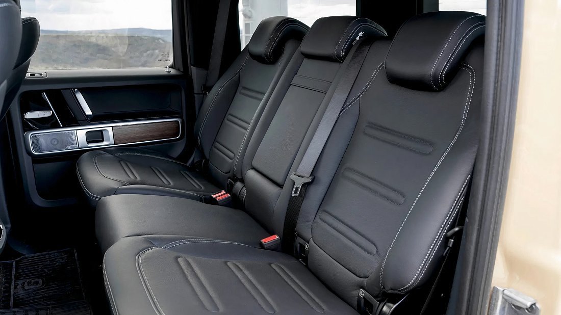 Mercedes G 580 EQ (2024-…) rear seats photo, back seats, passenger seats, legroom, headroom, interior