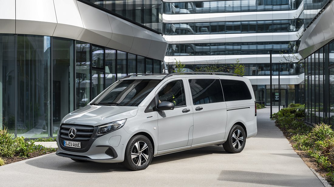 Mercedes eVito Tourer Extra-Long 60 kWh (2024-...) front view, front quarter, diagonal, exterior