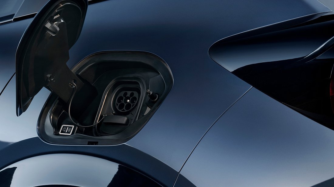 Lancia Ypsilon 54 kWh HF (2025-...) charge port Europe photo, charging, inlet, plug, connector