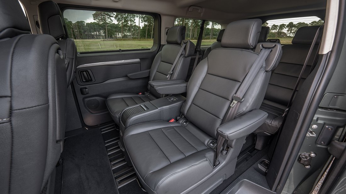 Opel Zafira Electric Life L3 50 kWh (2024-...) rear seats, back seats, passenger seats, legroom, headroom, interior