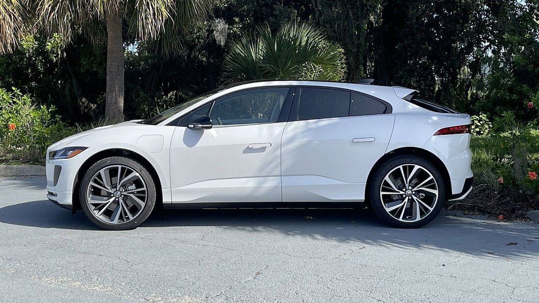 Jaguar I-Pace EV400 (2020-2024) side profile photo, silhouette, doors, wheels, exterior