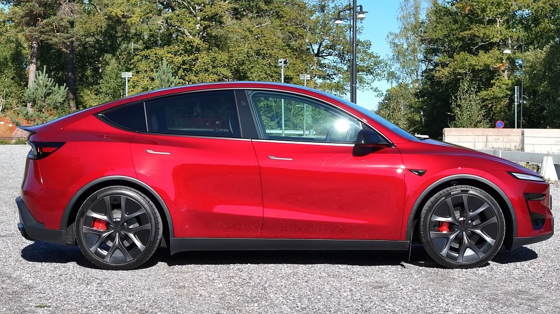 Tesla Model Y Performance (2025-...) side profile photo, silhouette, doors, wheels, exterior