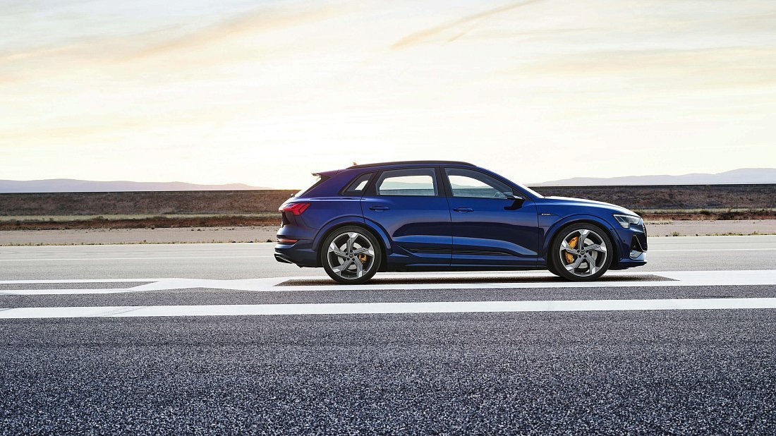 Audi e-tron S (2020-2022) side profile photo, silhouette, doors, wheels, exterior
