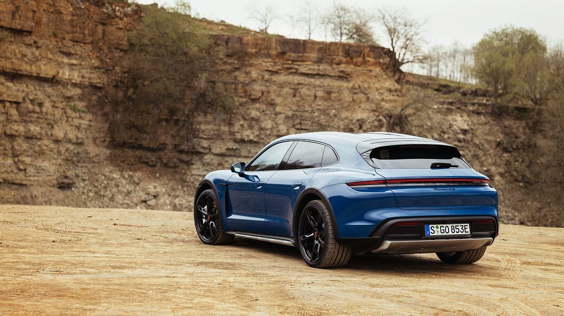 Porsche Taycan 4S Cross Turismo (2021-2024) rear quarter, three-quarter view, diagonal, exterior