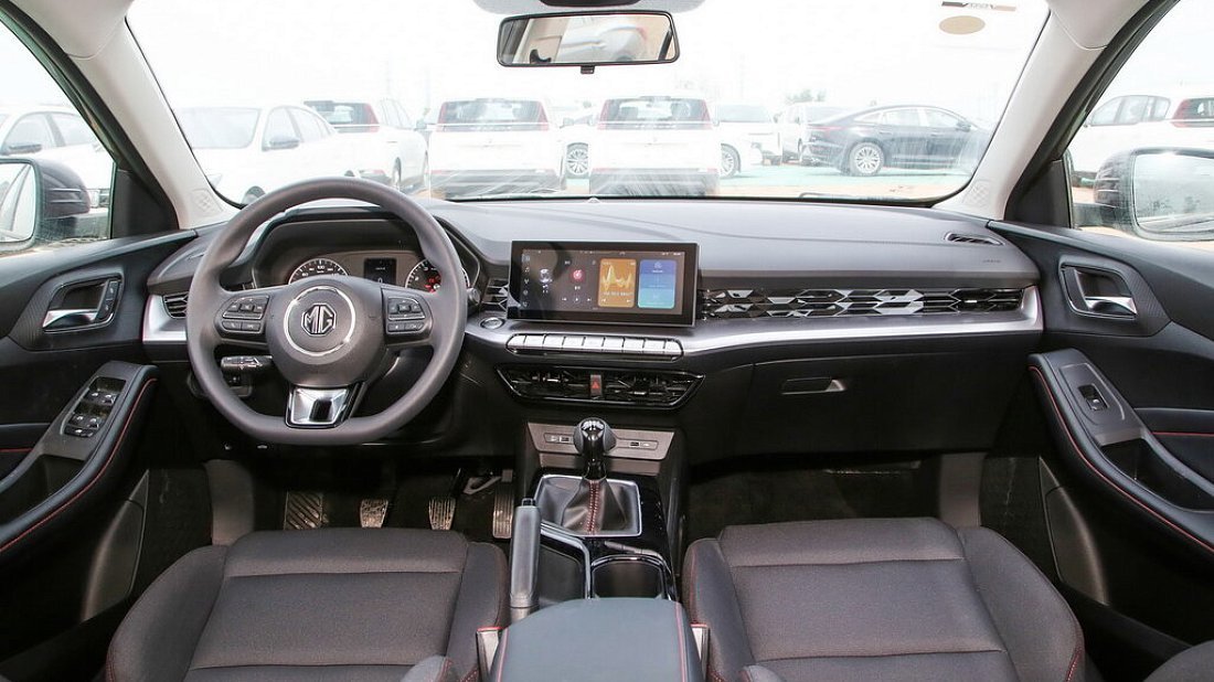 MG MG5 Electric Long Range (2020-2021) interior, front seat, driver seat, dashboard, steering wheel, infotainment, cockpit