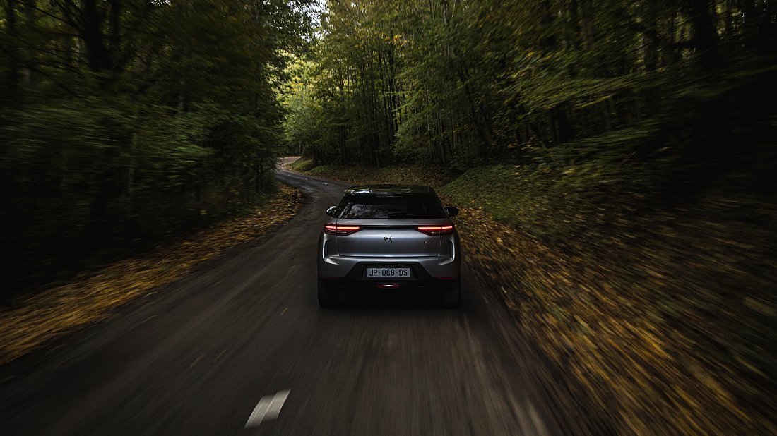 DS 3 Crossback E-Tense (2020-2022) rear view, taillights, trunk, spoiler, badge, bumper, exterior