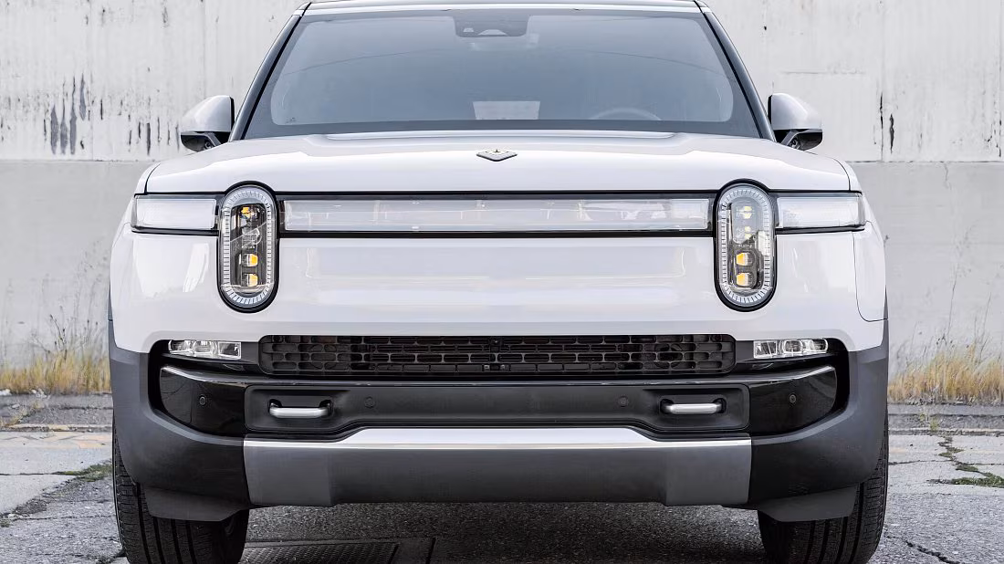 Rivian R1S Dual Motor Standard (2025-...) front fascia, grille, headlights, bumper, exterior