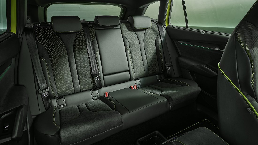 Škoda Enyaq RS (2025-...) rear seats photo, back seats, passenger seats, legroom, headroom, interior