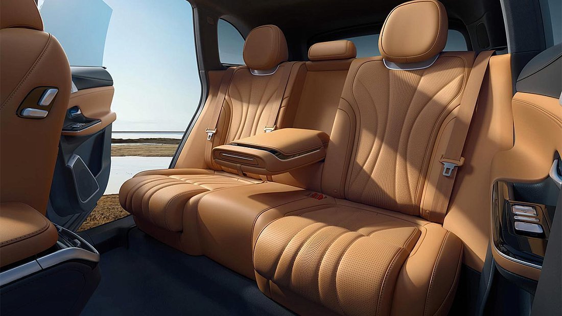 XPENG G9 RWD Long Range (2023-…) rear seats, back seats, passenger seats, legroom, headroom, interior