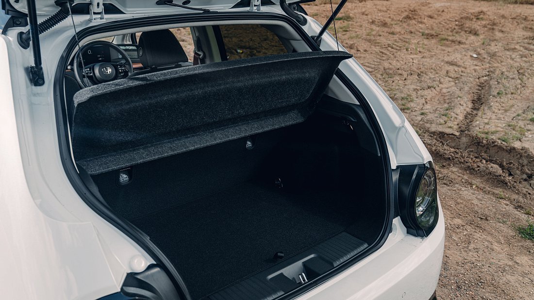 Honda e (2020-2022) trunk, boot, seats up, seats upright, cargo space, cargo volume, cargo capacity, storage