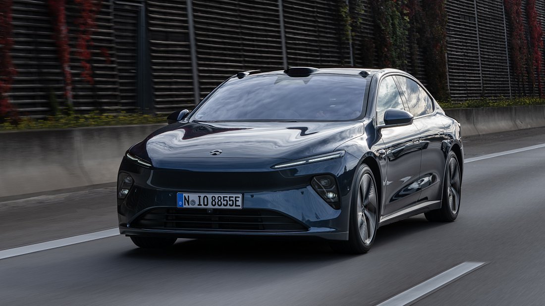 NIO ET7 Standard Range (2022-…) front view, front quarter, diagonal, exterior