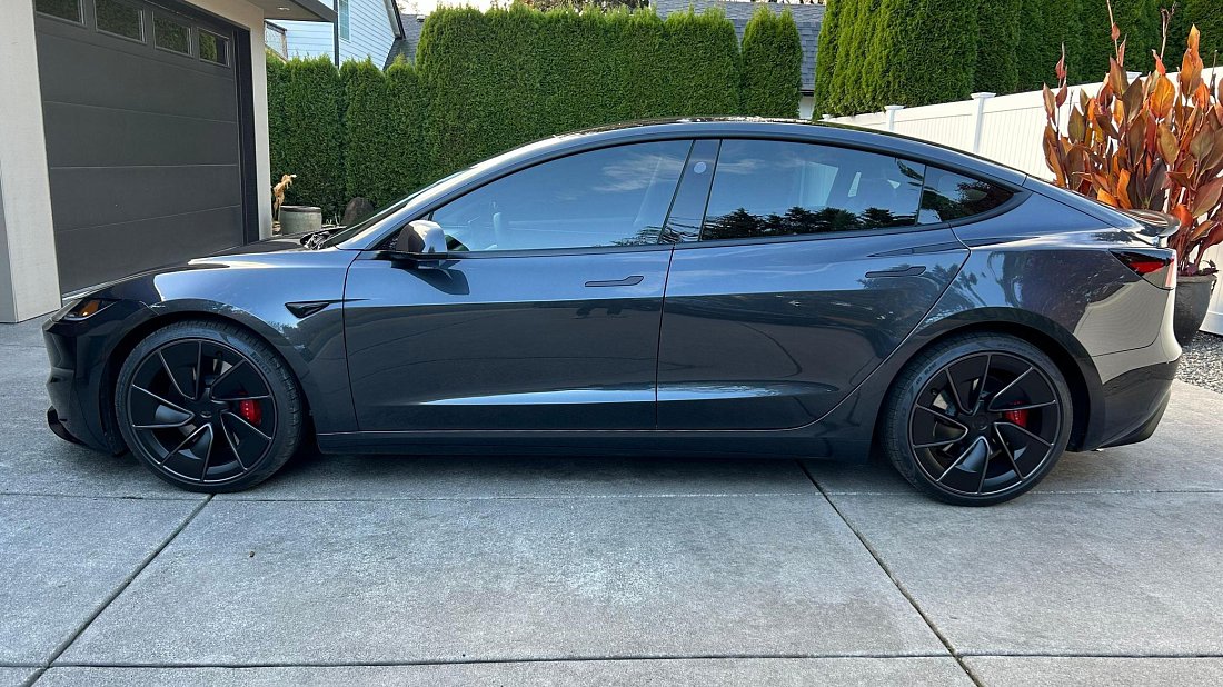 Tesla Model 3 Performance (2024-…) side profile photo, silhouette, doors, wheels, exterior
