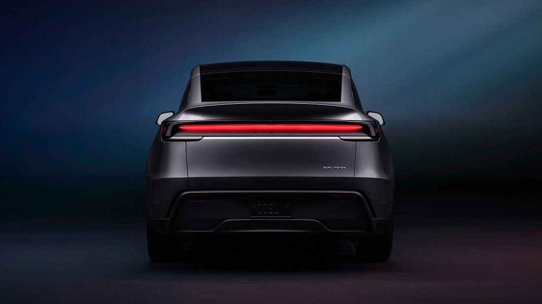 Tesla Model Y Long Range AWD (2025-...) rear view, taillights, trunk, spoiler, badge, bumper, exterior