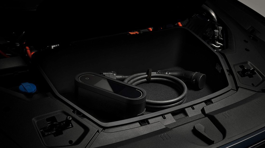 Audi e-tron Sportback 55 quattro (2020-2022) frunk, front trunk, under hood, storage, cargo, capacity, bonus space