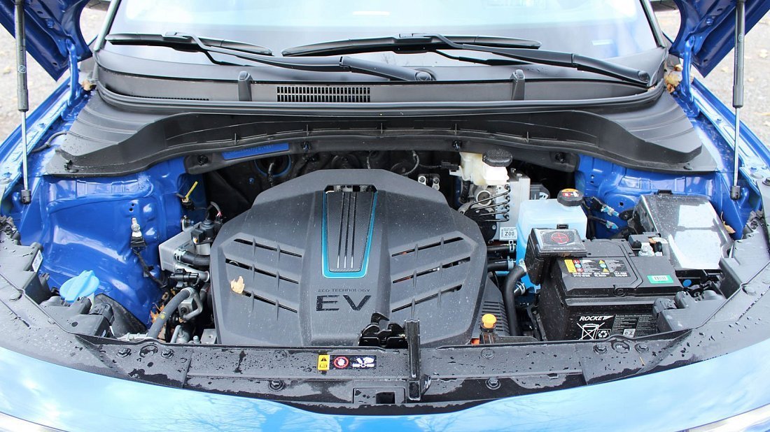 Kia Soul EV Standard Range (2020-…) frunk, front trunk, under hood, storage, cargo, capacity, bonus space