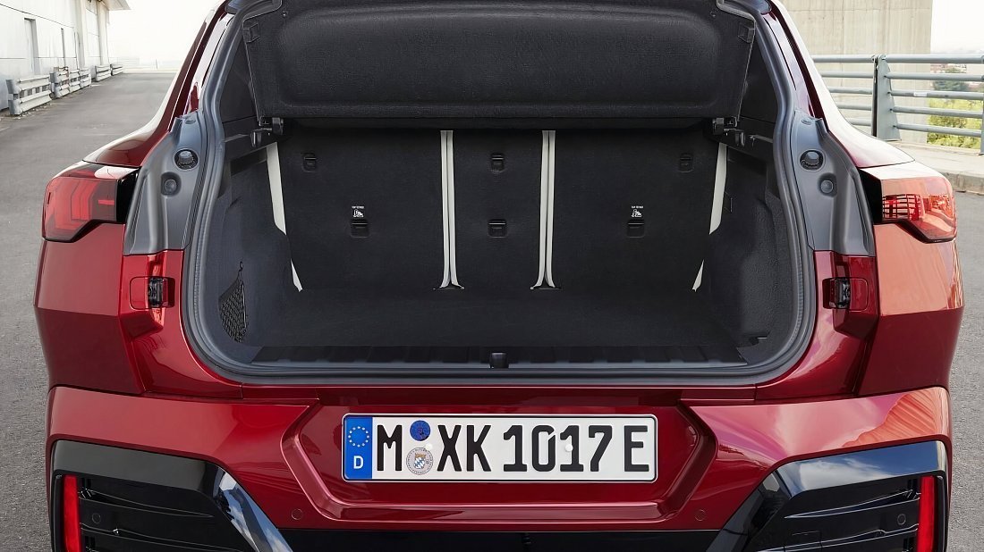 BMW iX2 eDrive20 (2024-…) trunk, boot, seats up, seats upright, cargo space, cargo volume, cargo capacity, storage