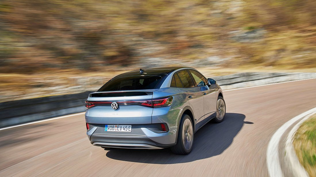 Volkswagen ID.5 Pro (2022-2023) rear quarter, three-quarter view, diagonal, exterior