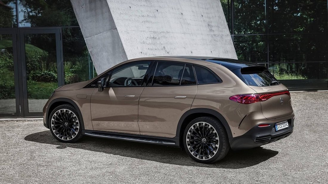 Mercedes EQE SUV 500 4MATIC (2022-2023) rear quarter, three-quarter view, diagonal, exterior