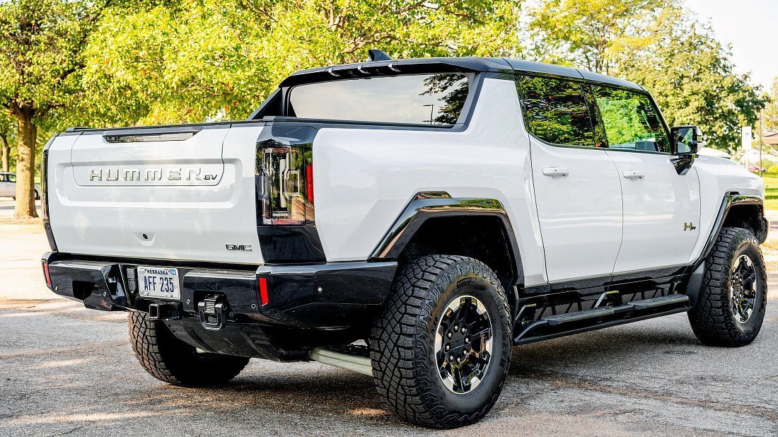 GMC Hummer EV Pickup 3X Standard Range (2023-…) rear quarter, three-quarter view, diagonal, exterior