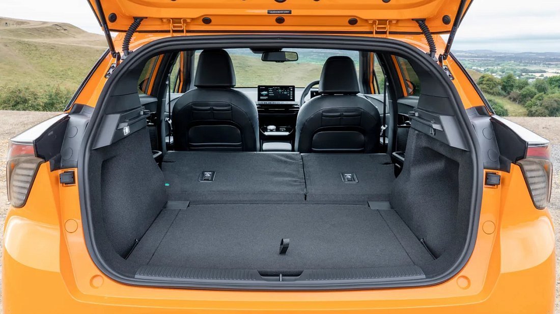 MG MG4 Electric 51 kWh (2022-…) trunk, boot, expanded, folded seats, maximum volume, max cargo, max capacity, max storage