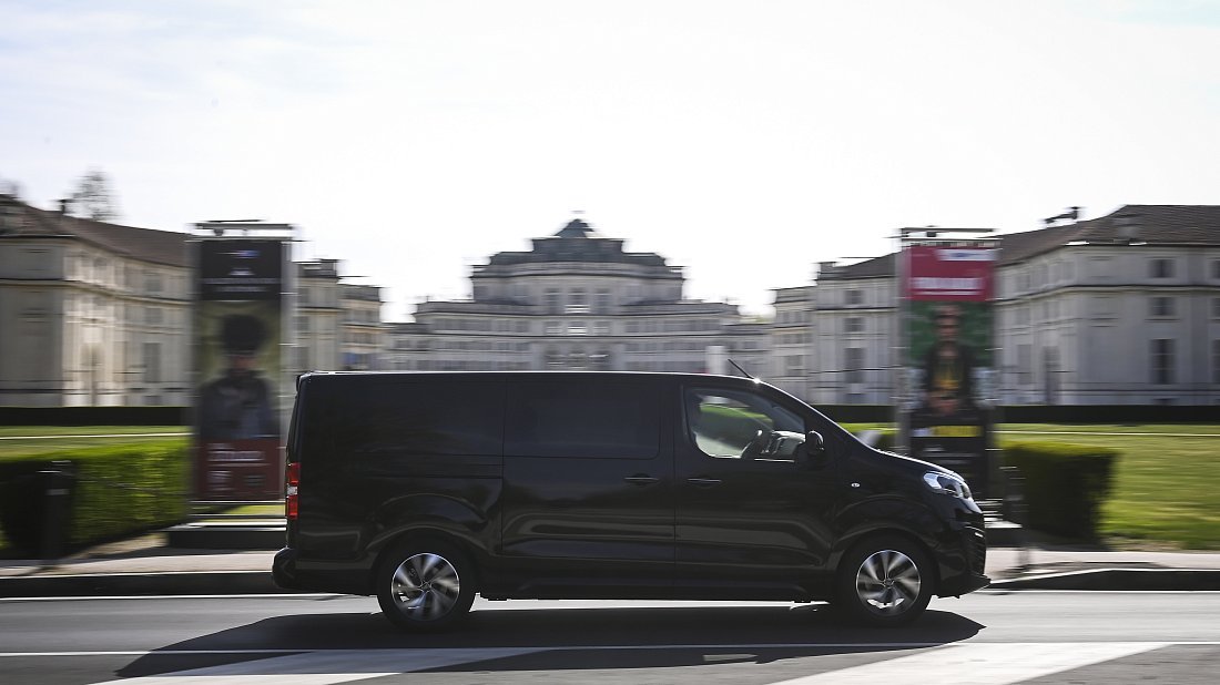 Fiat E-Ulysse L2 50 kWh (2022-2024) side profile, silhouette, doors, wheels, exterior